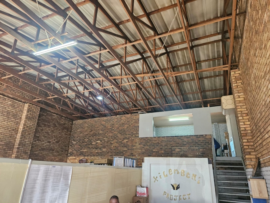  Bedroom Property for Sale in Alrode Gauteng