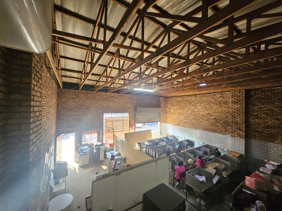  Bedroom Property for Sale in Alrode Gauteng