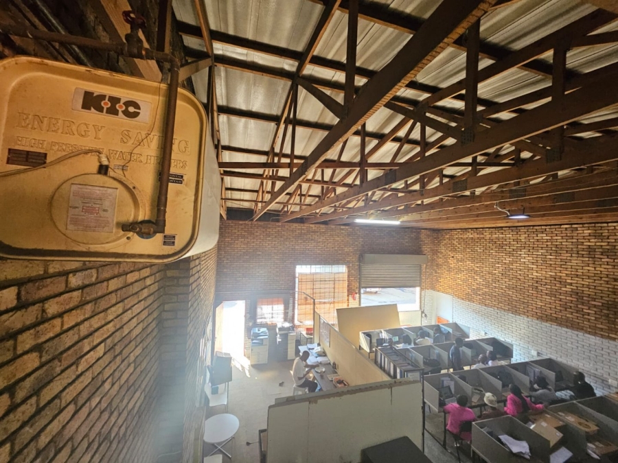  Bedroom Property for Sale in Alrode Gauteng