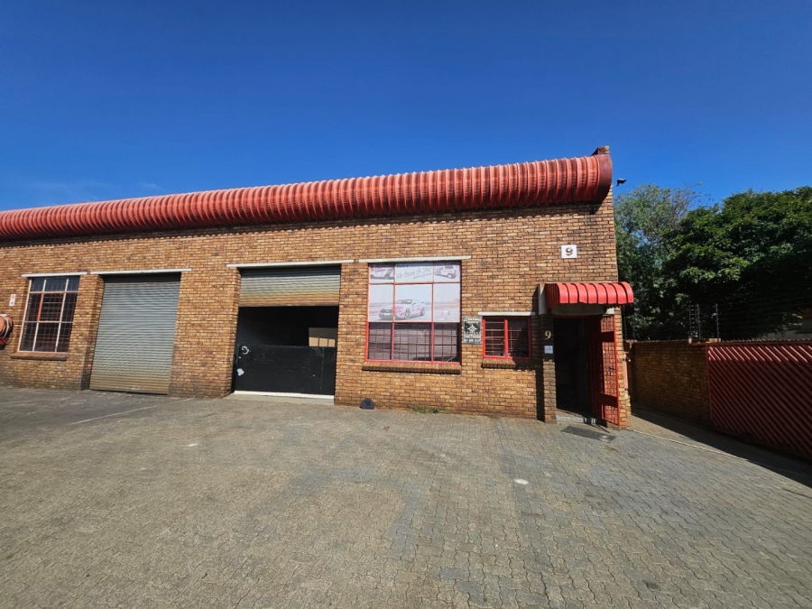 Bedroom Property for Sale in Alrode Gauteng