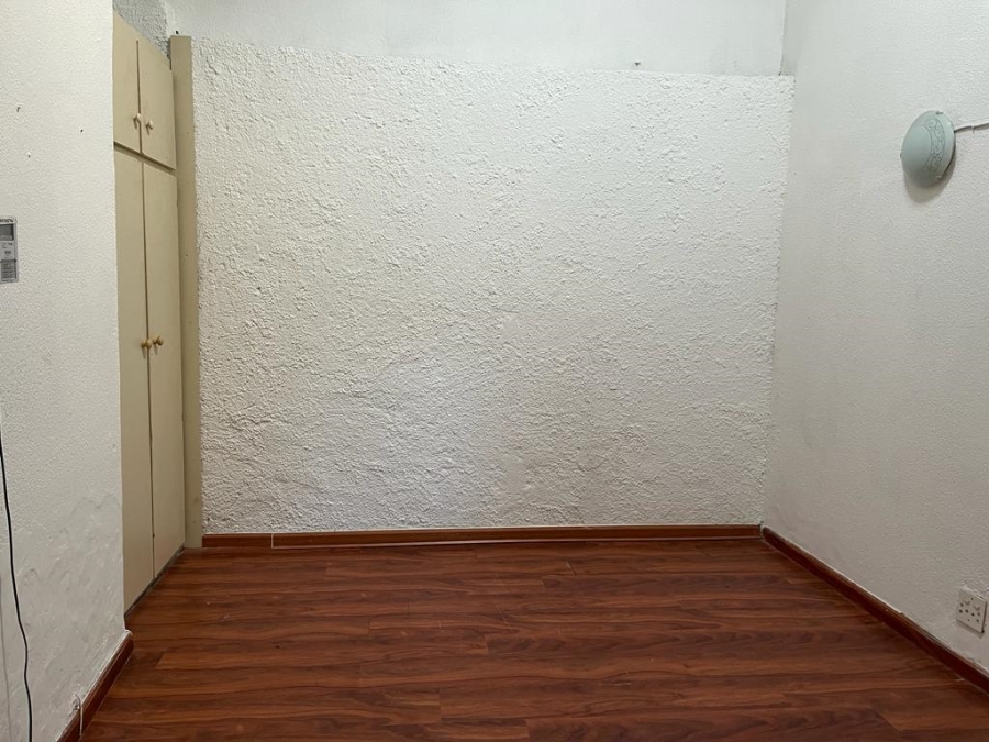 To Let 1 Bedroom Property for Rent in Farrarmere Gauteng