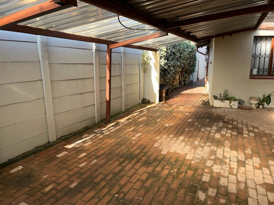 To Let 1 Bedroom Property for Rent in Farrarmere Gauteng