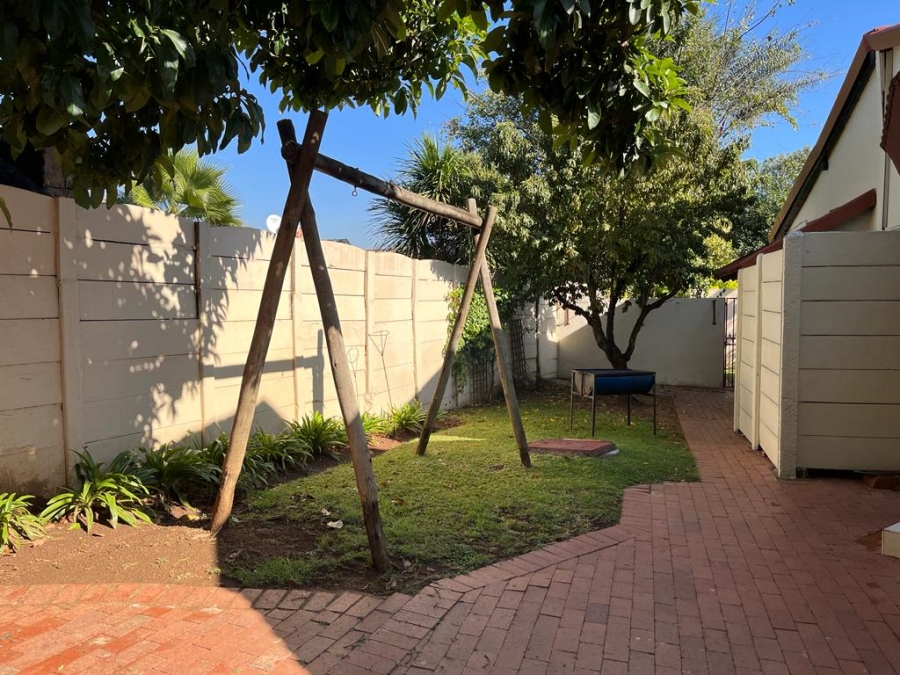 To Let 1 Bedroom Property for Rent in Farrarmere Gauteng
