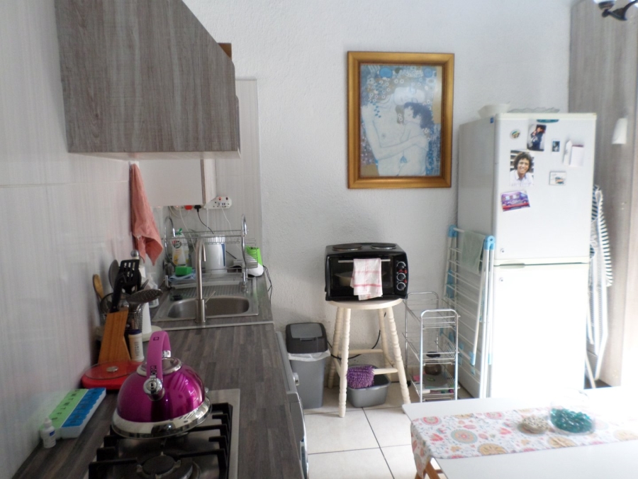 To Let 1 Bedroom Property for Rent in Farrarmere Gauteng
