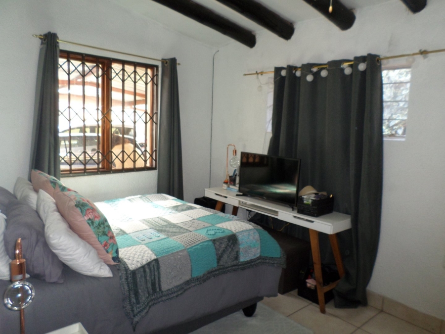 To Let 1 Bedroom Property for Rent in Farrarmere Gauteng