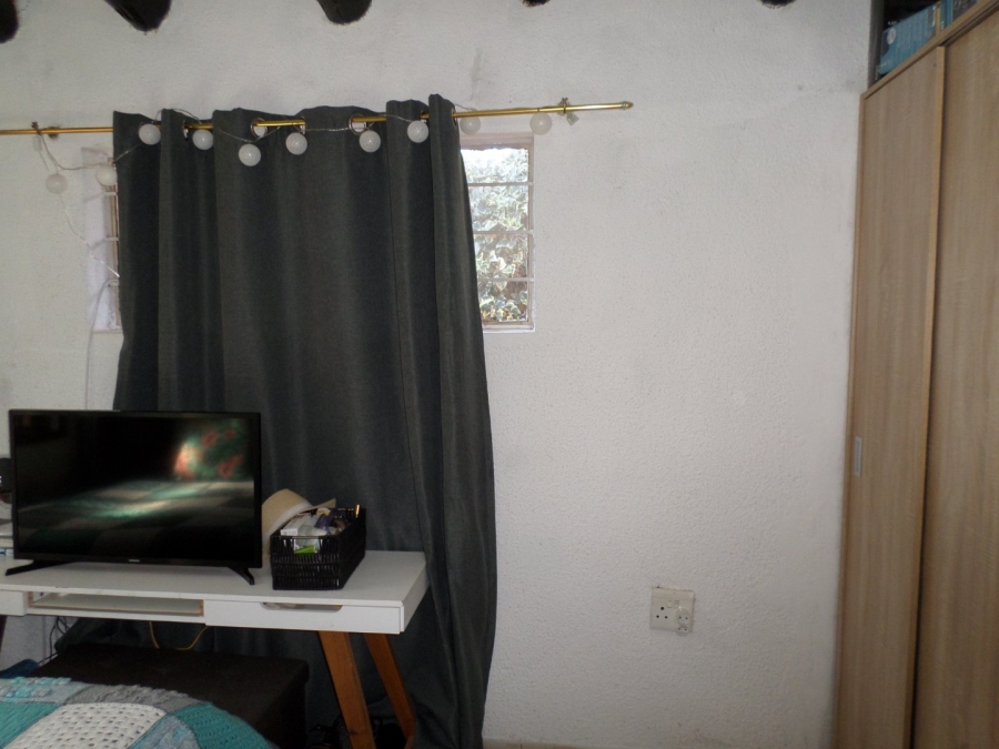 To Let 1 Bedroom Property for Rent in Farrarmere Gauteng