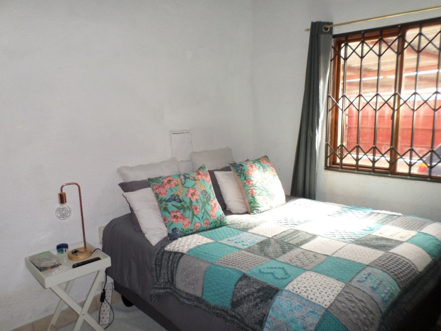 To Let 1 Bedroom Property for Rent in Farrarmere Gauteng