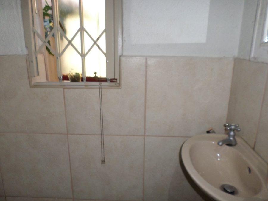 To Let 1 Bedroom Property for Rent in Farrarmere Gauteng