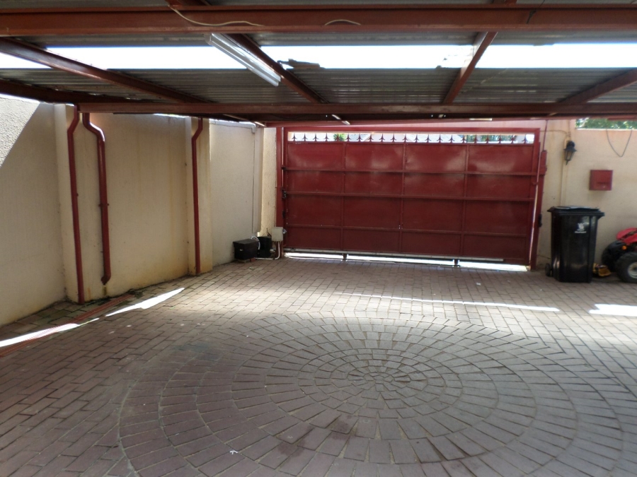 To Let 1 Bedroom Property for Rent in Farrarmere Gauteng