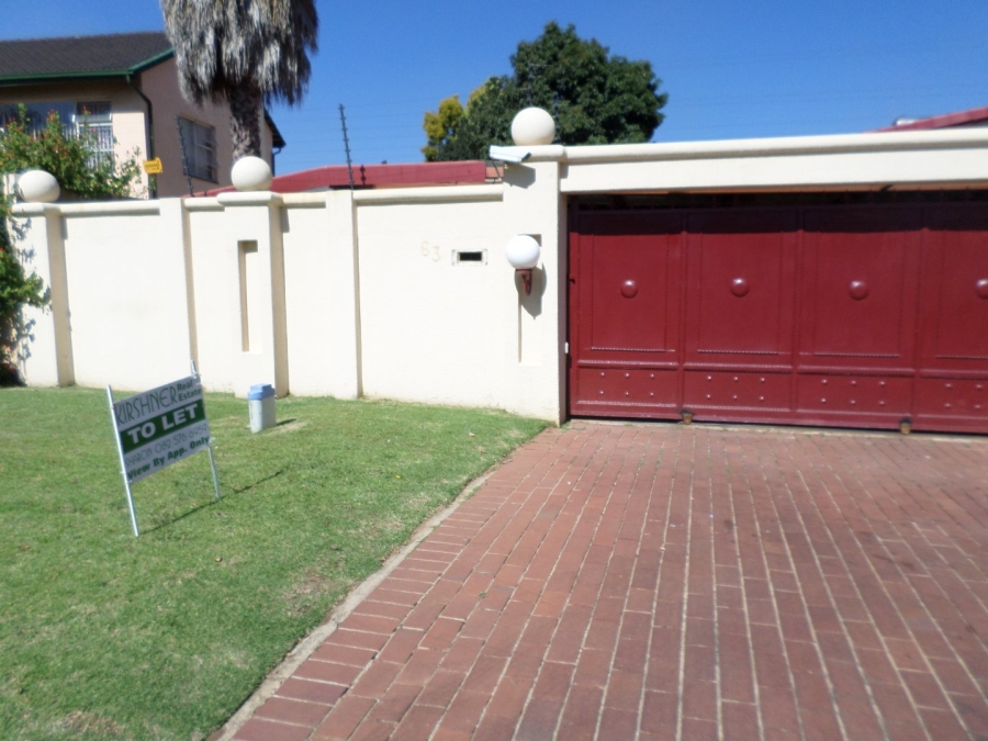To Let 1 Bedroom Property for Rent in Farrarmere Gauteng