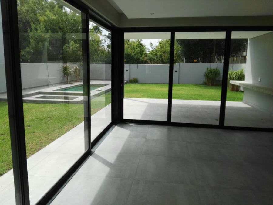To Let 4 Bedroom Property for Rent in Sandown Gauteng