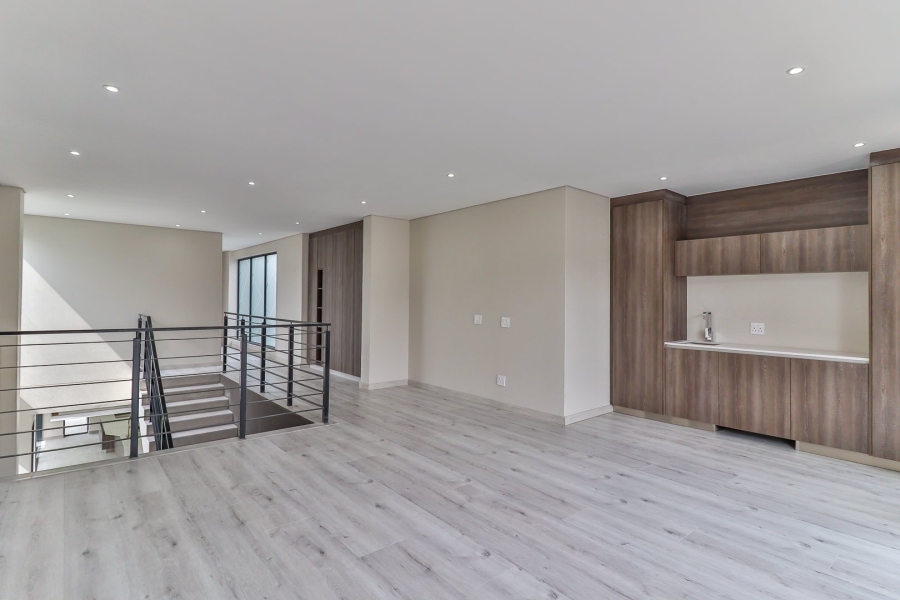 To Let 4 Bedroom Property for Rent in Sandown Gauteng