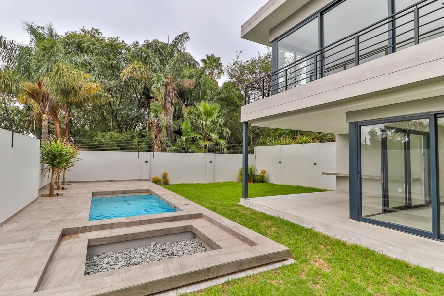 To Let 4 Bedroom Property for Rent in Sandown Gauteng