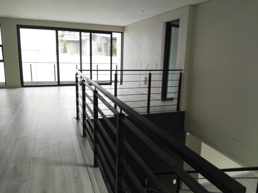 To Let 4 Bedroom Property for Rent in Sandown Gauteng