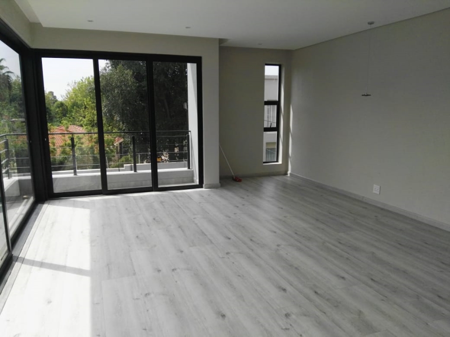 To Let 4 Bedroom Property for Rent in Sandown Gauteng