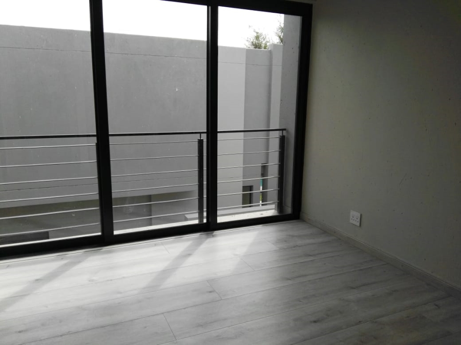 To Let 4 Bedroom Property for Rent in Sandown Gauteng