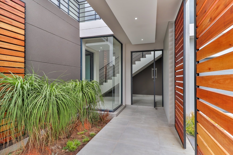 To Let 4 Bedroom Property for Rent in Sandown Gauteng