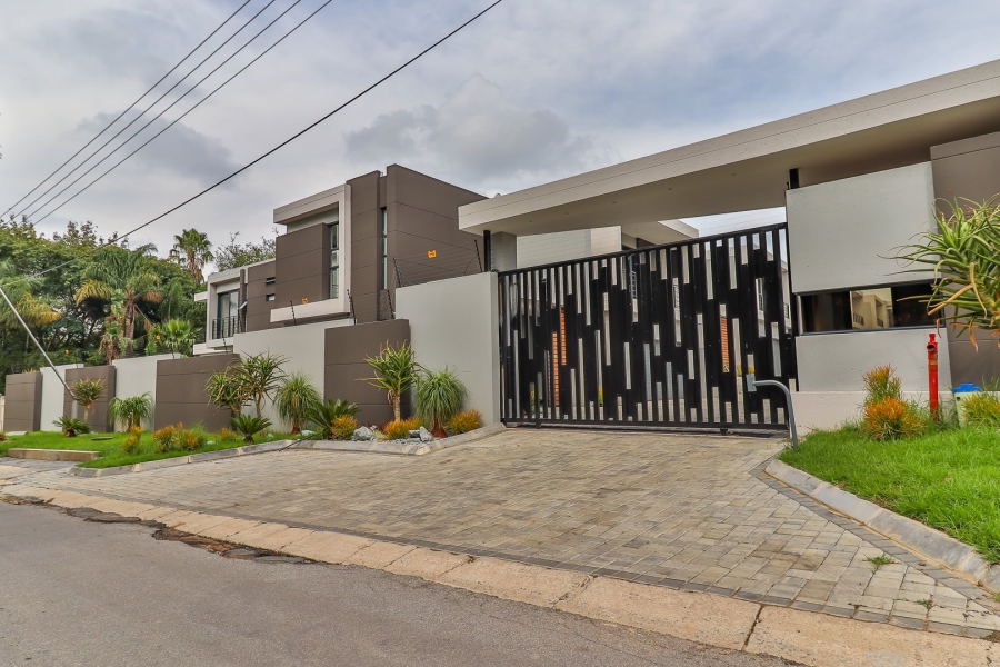 To Let 4 Bedroom Property for Rent in Sandown Gauteng