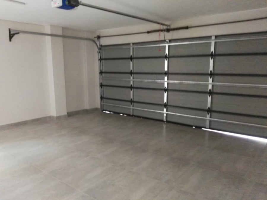 To Let 4 Bedroom Property for Rent in Sandown Gauteng