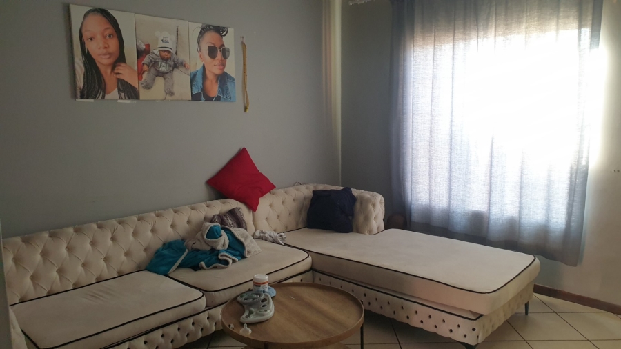 2 Bedroom Property for Sale in Monavoni Gauteng
