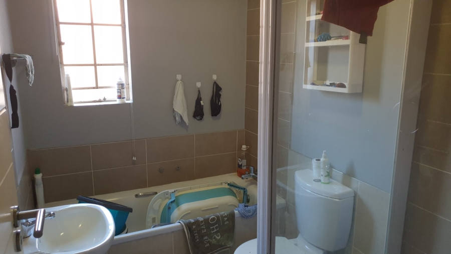 2 Bedroom Property for Sale in Monavoni Gauteng