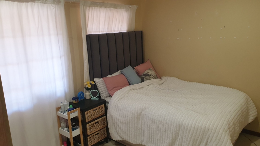 2 Bedroom Property for Sale in Monavoni Gauteng