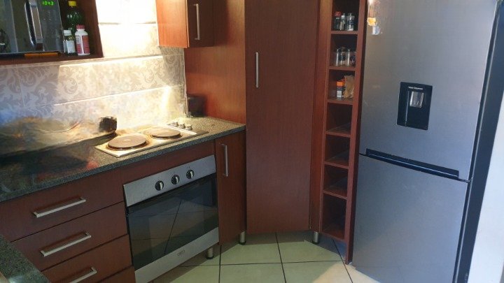 2 Bedroom Property for Sale in Monavoni Gauteng