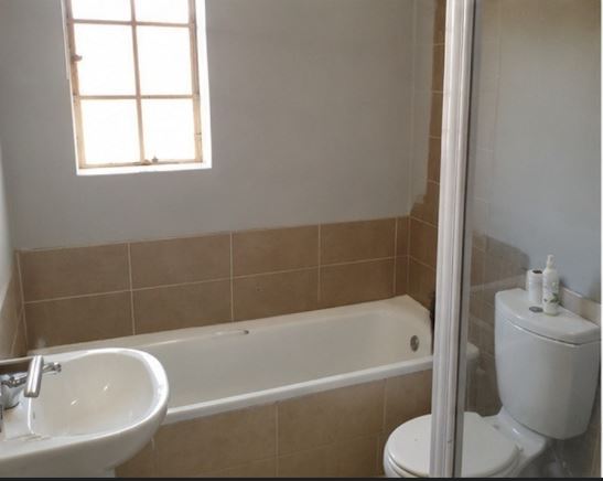 2 Bedroom Property for Sale in Monavoni Gauteng