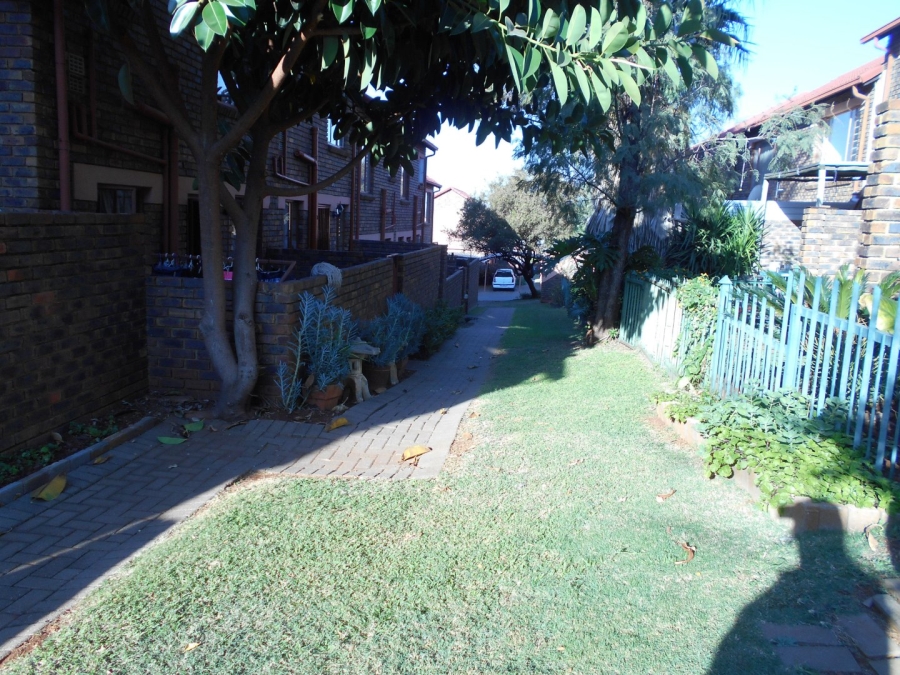 To Let 1 Bedroom Property for Rent in Hennopspark Gauteng