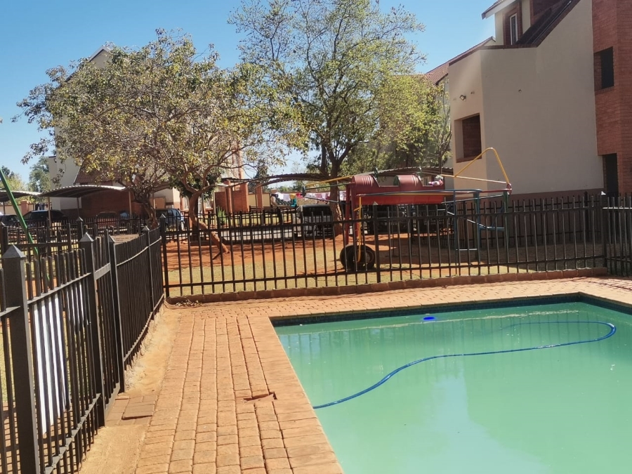 2 Bedroom Property for Sale in The Orchards Gauteng