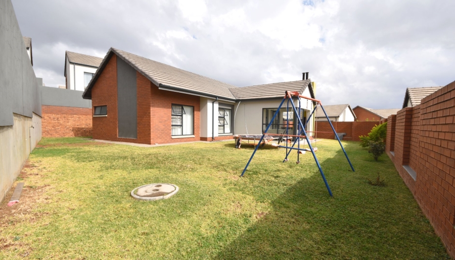 To Let 3 Bedroom Property for Rent in Amberfield Gauteng