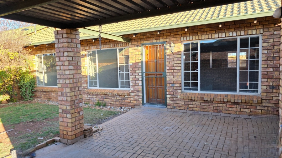 To Let 2 Bedroom Property for Rent in Wierda Park Gauteng