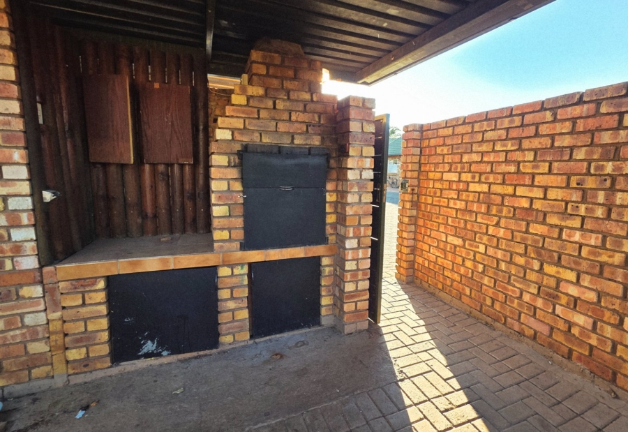 To Let 2 Bedroom Property for Rent in Wierda Park Gauteng
