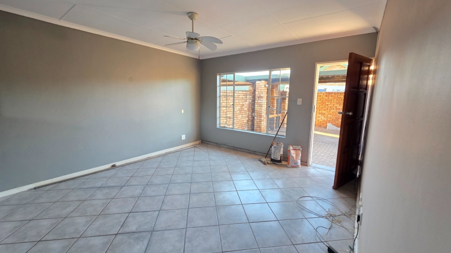 To Let 2 Bedroom Property for Rent in Wierda Park Gauteng