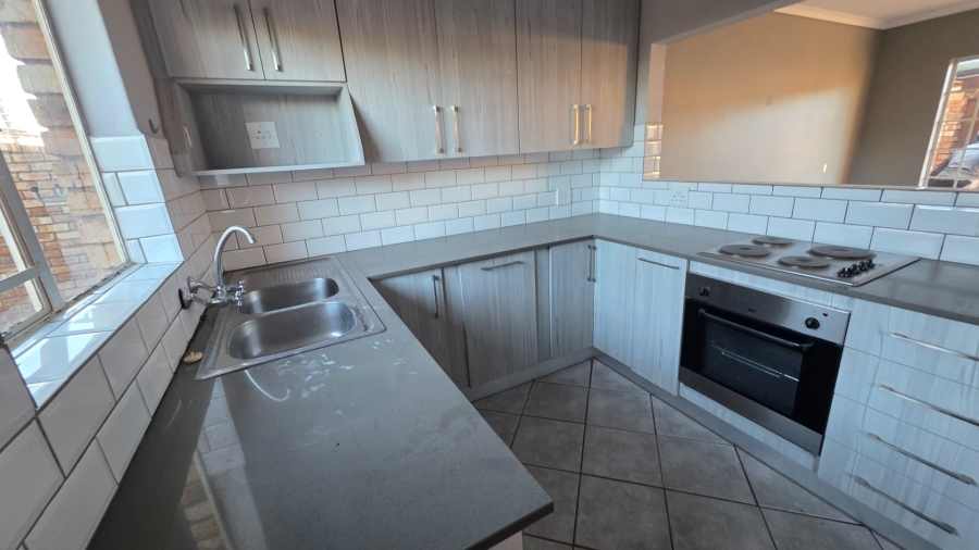 To Let 2 Bedroom Property for Rent in Wierda Park Gauteng