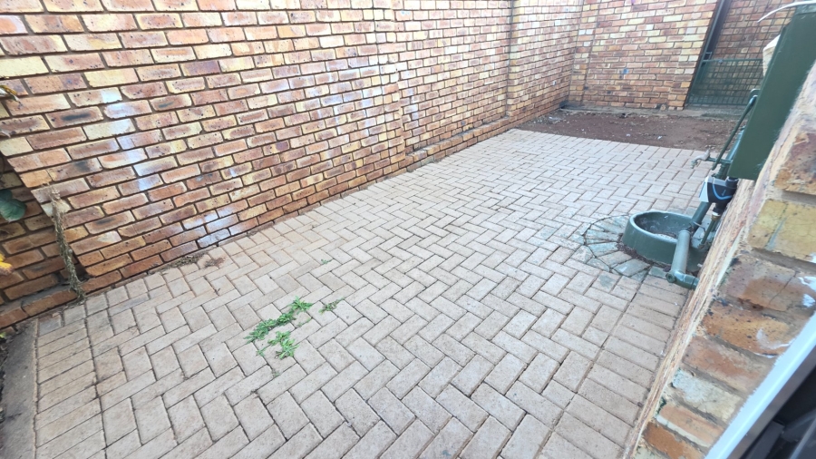 To Let 2 Bedroom Property for Rent in Wierda Park Gauteng