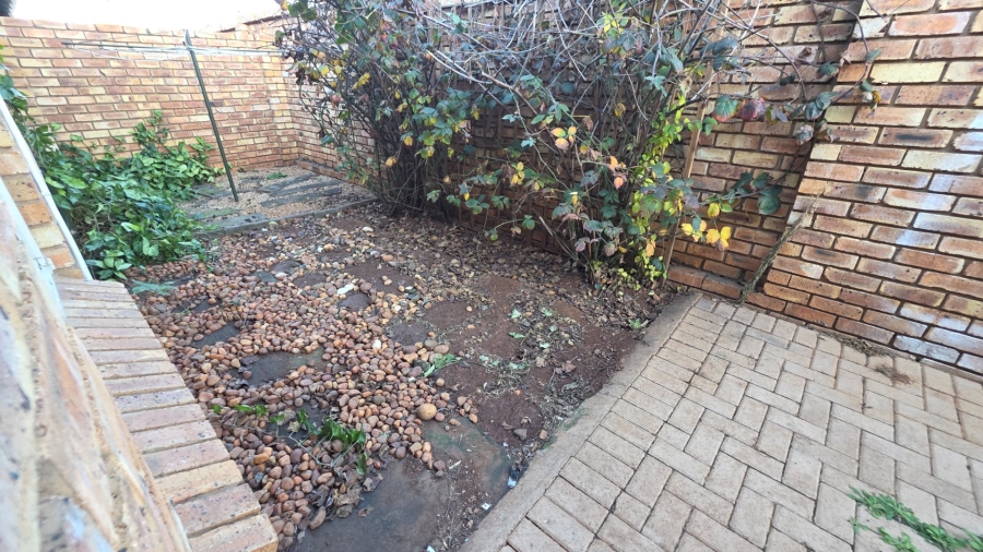To Let 2 Bedroom Property for Rent in Wierda Park Gauteng