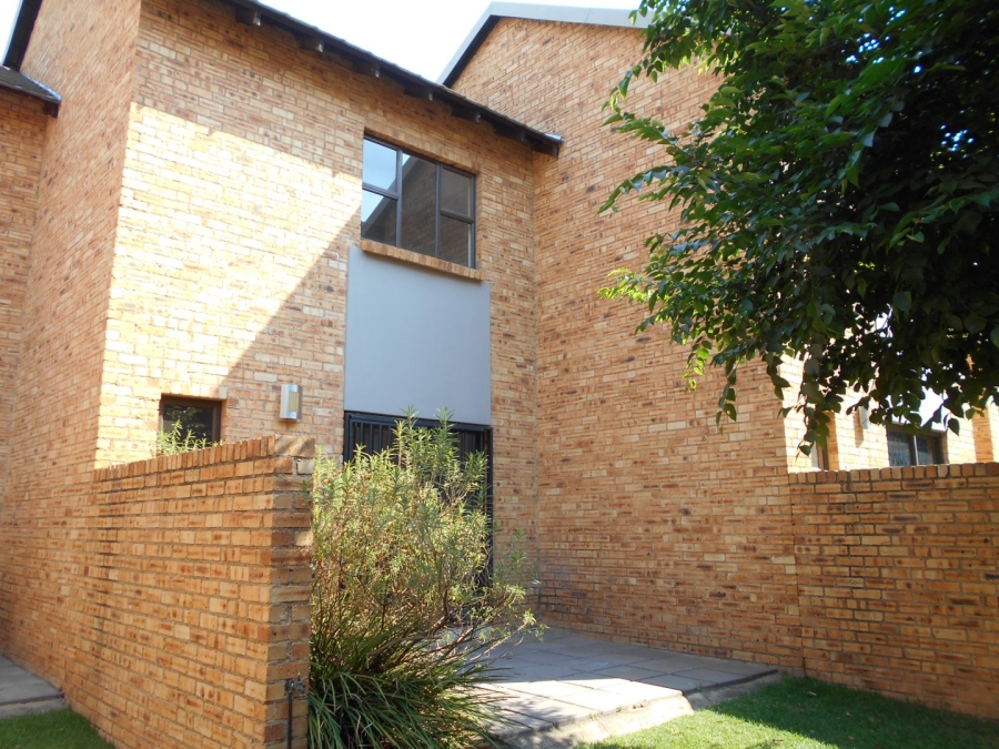 To Let 2 Bedroom Property for Rent in Amberfield Gauteng