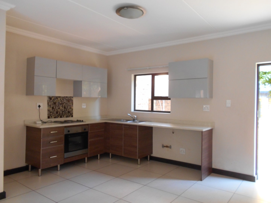 To Let 2 Bedroom Property for Rent in Amberfield Gauteng