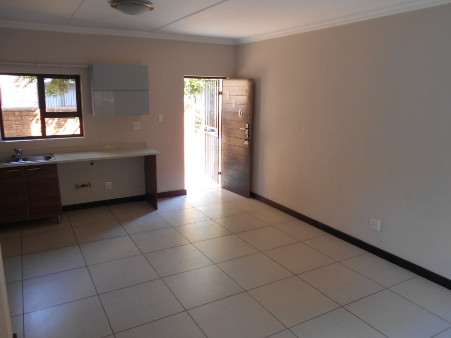 To Let 2 Bedroom Property for Rent in Amberfield Gauteng