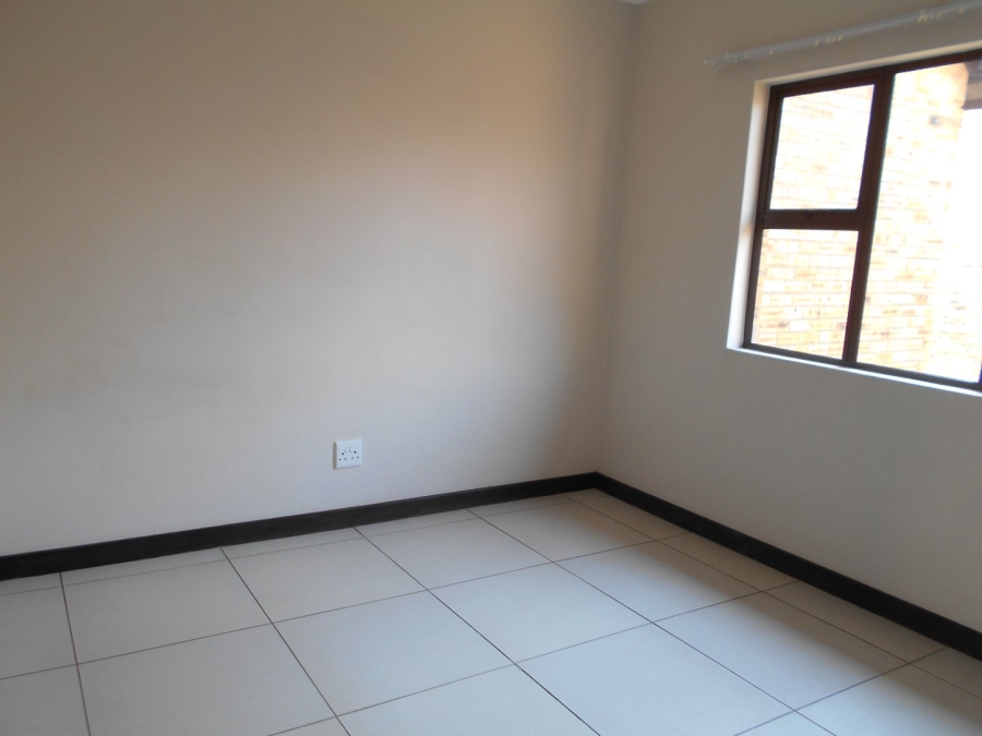 To Let 2 Bedroom Property for Rent in Amberfield Gauteng