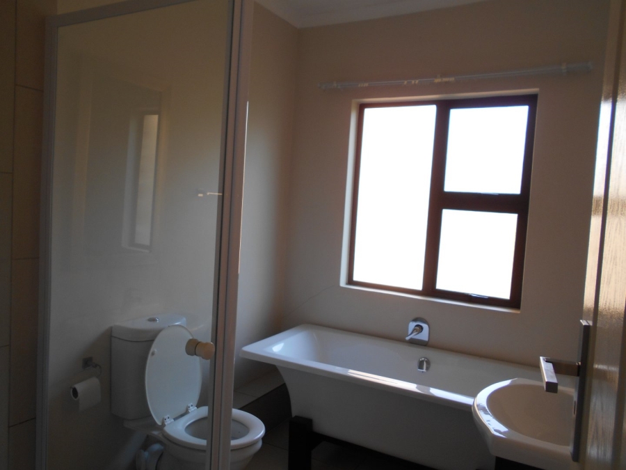 To Let 2 Bedroom Property for Rent in Amberfield Gauteng