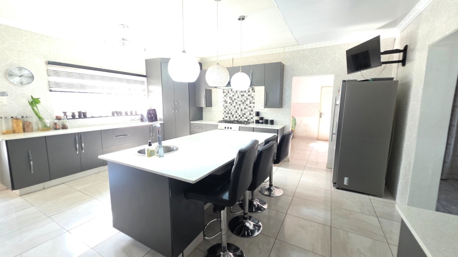 4 Bedroom Property for Sale in Erasmia Gauteng