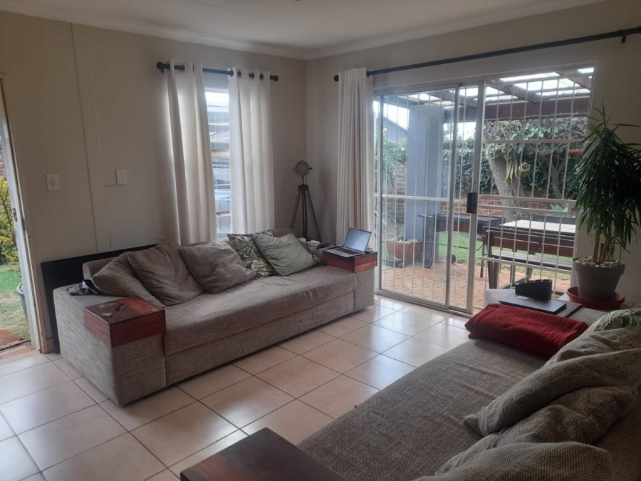 To Let  Bedroom Property for Rent in Fairland Gauteng