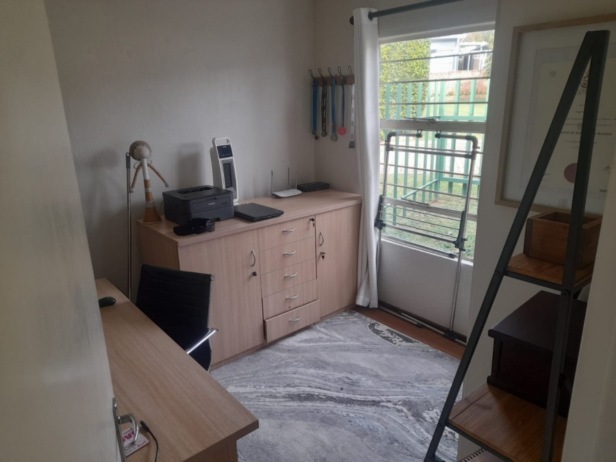 To Let  Bedroom Property for Rent in Fairland Gauteng
