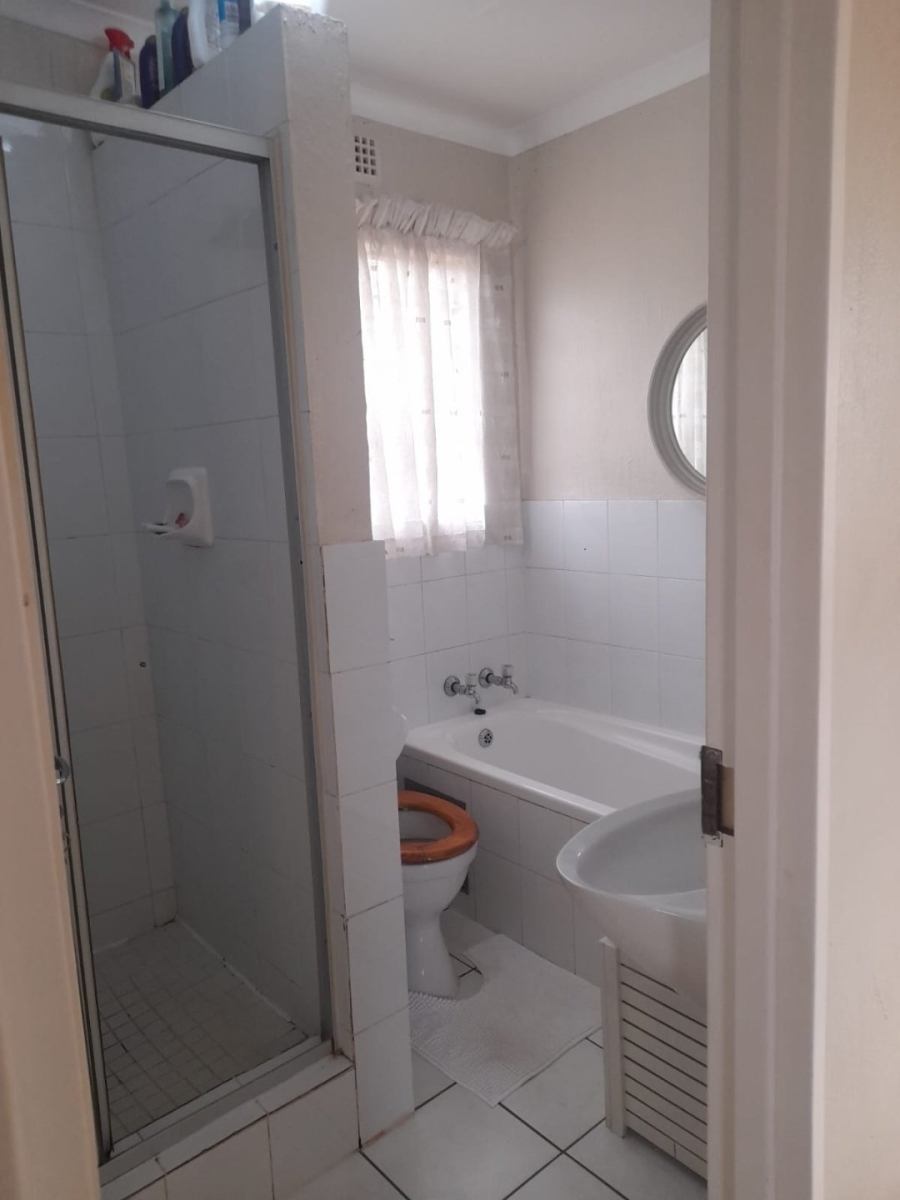 To Let  Bedroom Property for Rent in Fairland Gauteng