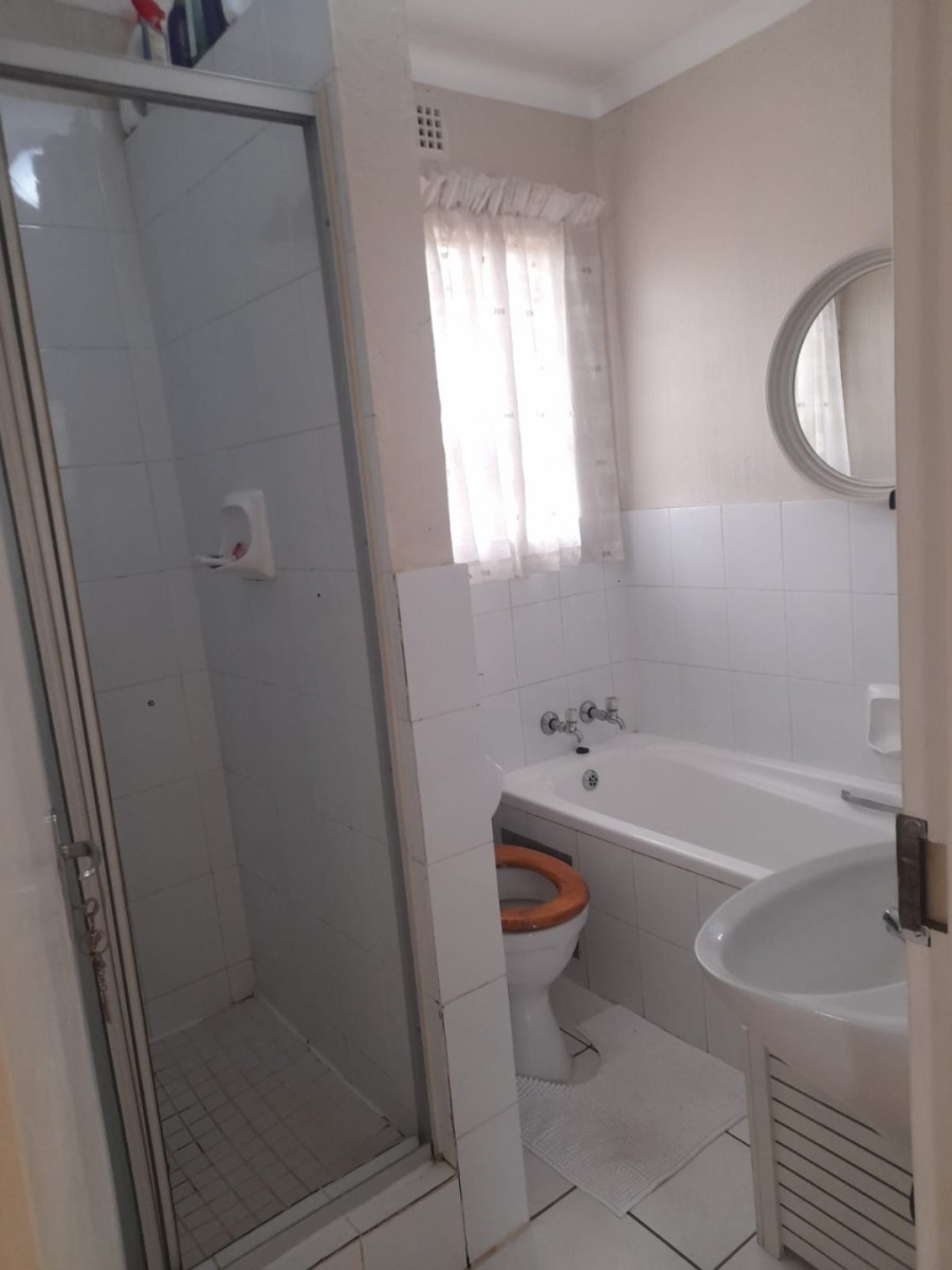 To Let  Bedroom Property for Rent in Fairland Gauteng