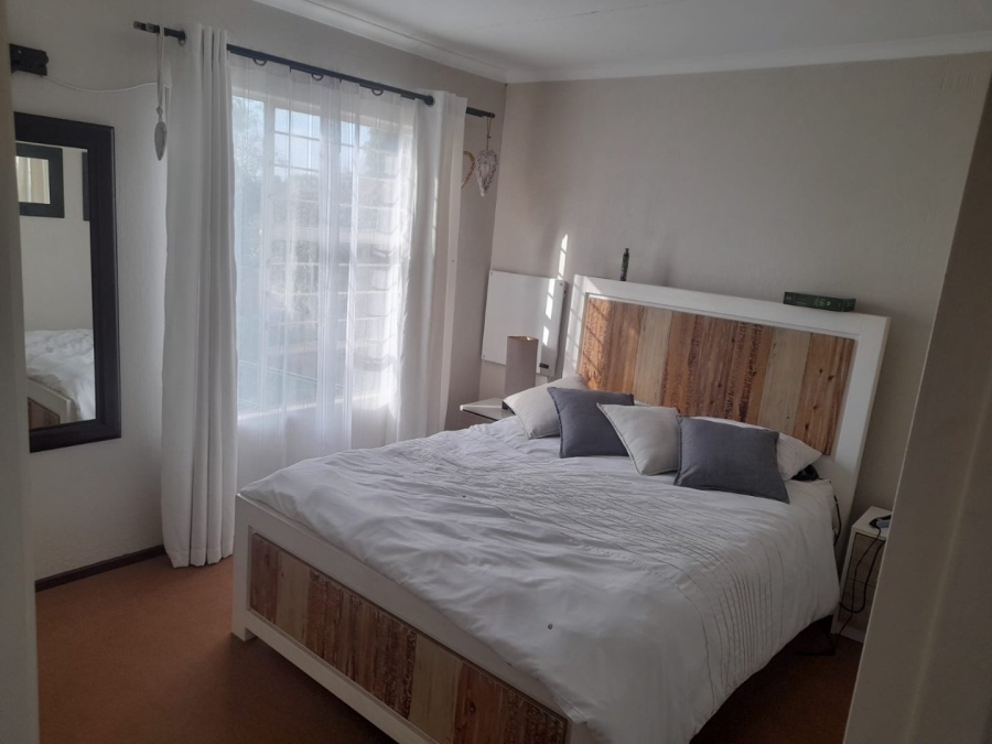 To Let  Bedroom Property for Rent in Fairland Gauteng