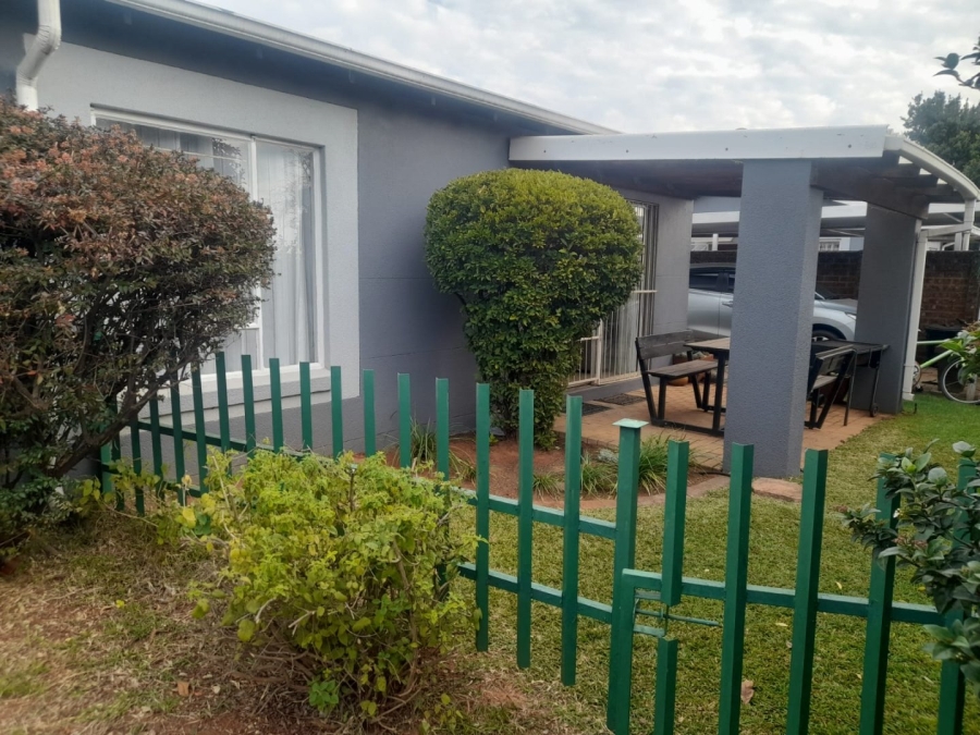 To Let  Bedroom Property for Rent in Fairland Gauteng