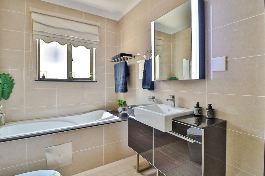 To Let 3 Bedroom Property for Rent in Fourways Gauteng